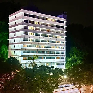 Shangri-la Hotel