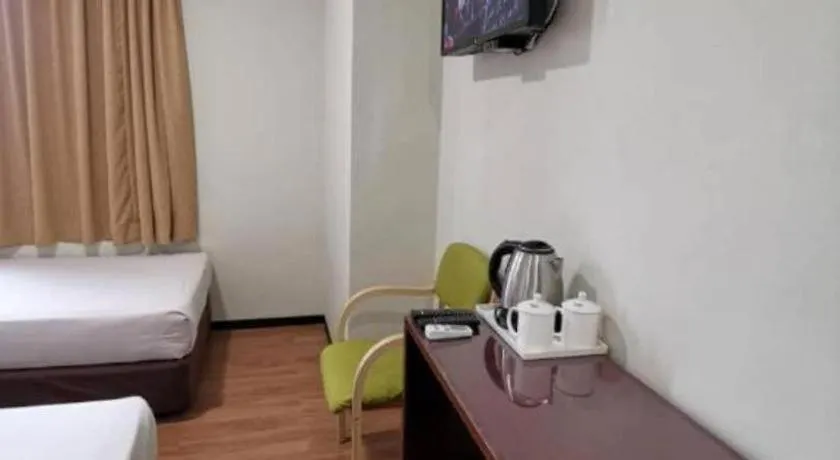 Hotel Holiday Kota Kinabalu 2*,